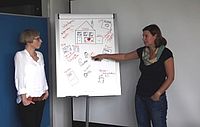 K. Müller (re.) und Workshopteilnehmerin (Foto: BAGFW)