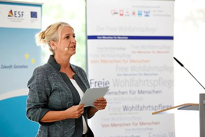 Dr. Gabriele Schambach, Moderatorin